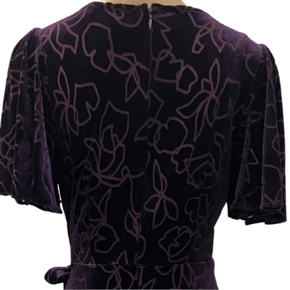 🎩🗝️ NWT $159 Calvin Klein Purple Short V-Neck Ruffled Hem Faux Wrap Velvet Dress - Picture 7 of 14